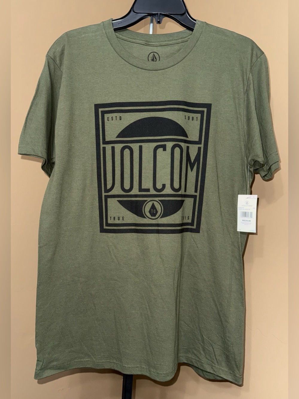 NWT Volcom Men's Olive Graphic Tee. Size Medium.